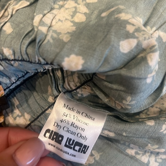 CIAO LUCIA PAVIO SHIRRED TOP - Medium - Picture 9 of 9